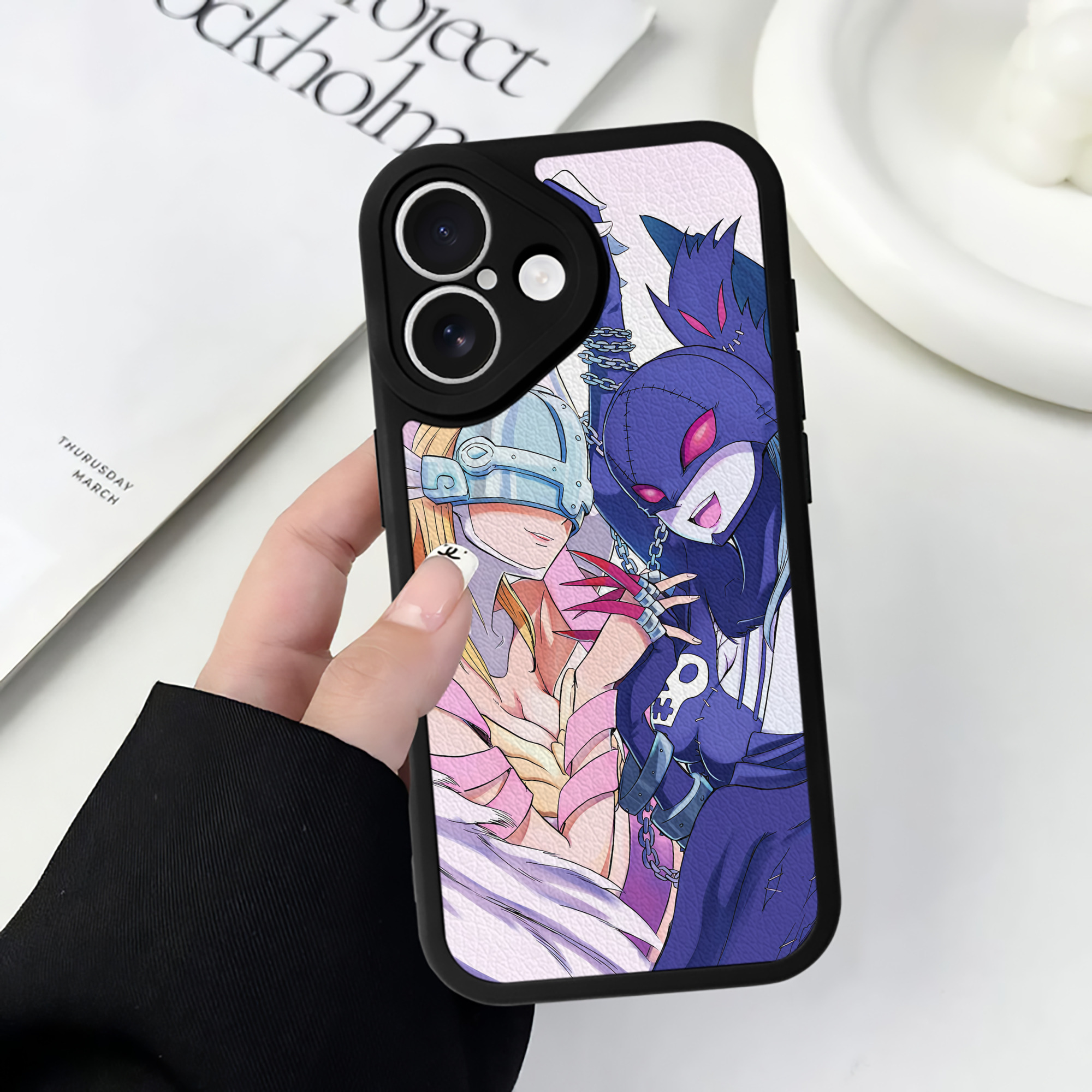 （画像用） Digimon デジタルモンスター/デジモン 【iPhone 16シリーズ対応】シリコンスマホケース（レザー調） 材質：シリコン